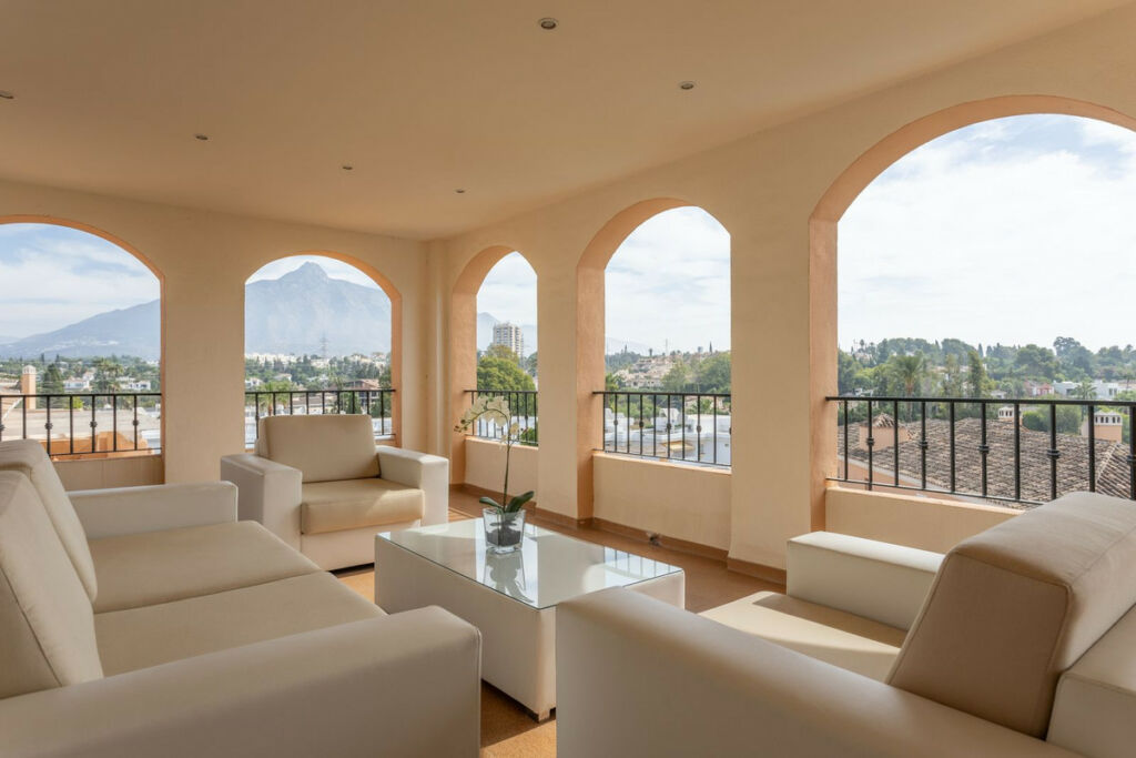 Middle Floor Apartment Nueva Andalucía Málaga - image 10