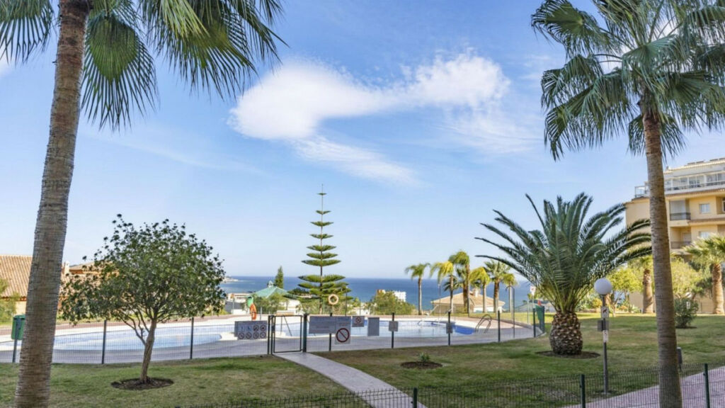 Ground Floor Apartment La Cala Málaga - image 10