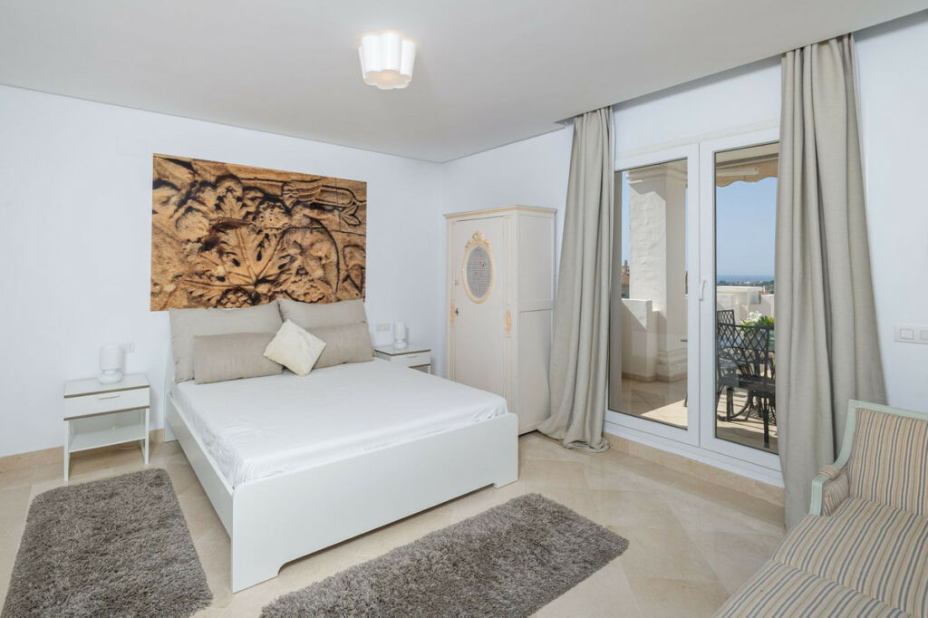 Middle Floor Apartment Nueva Andalucía Málaga - image 10