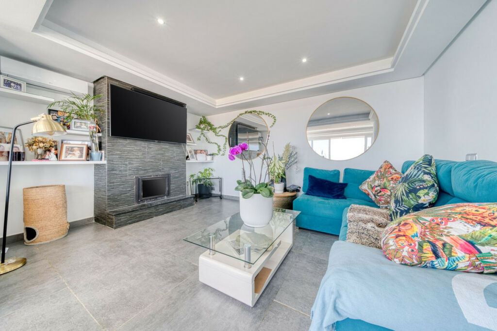 Detached Villa Estepona Málaga - image 9