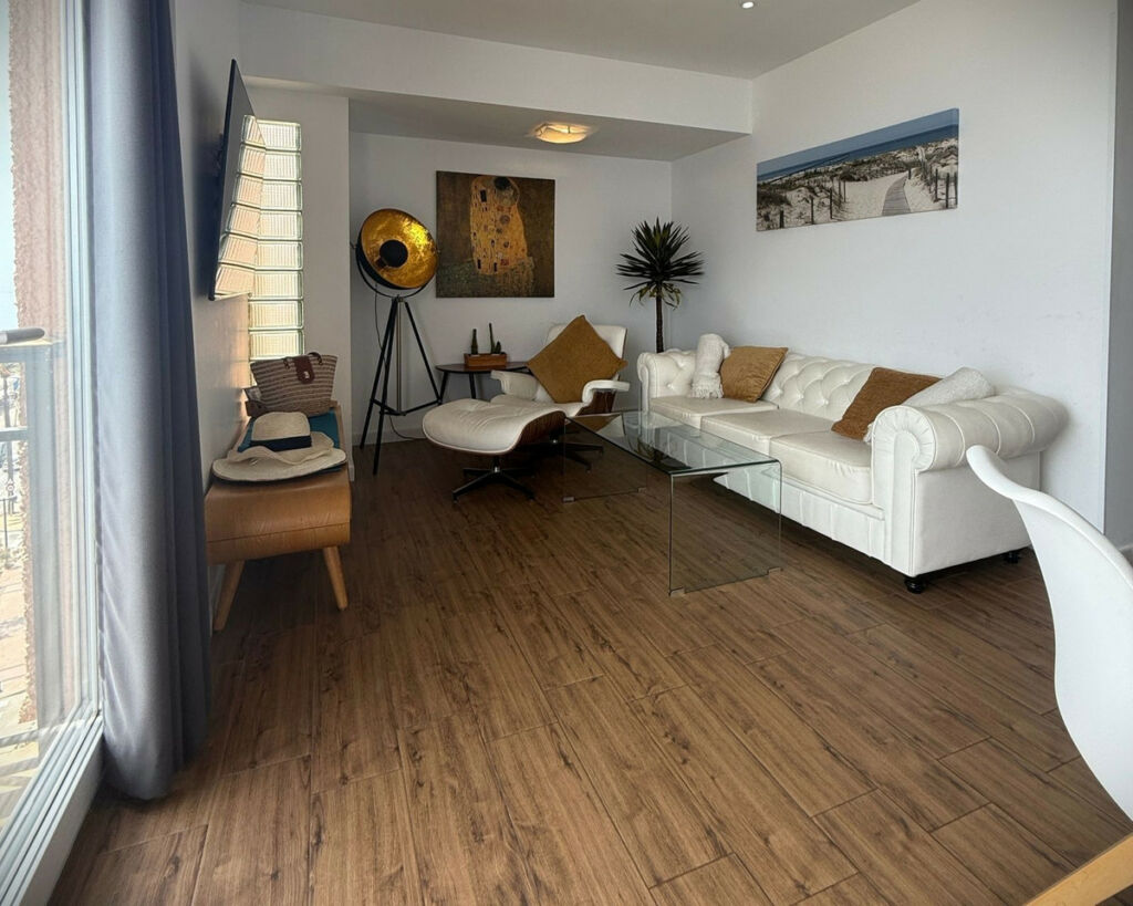 Middle Floor Apartment Fuengirola Málaga - image 2