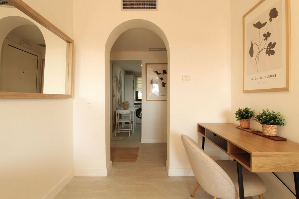 Middle Floor Apartment El Paraiso Málaga - image 10