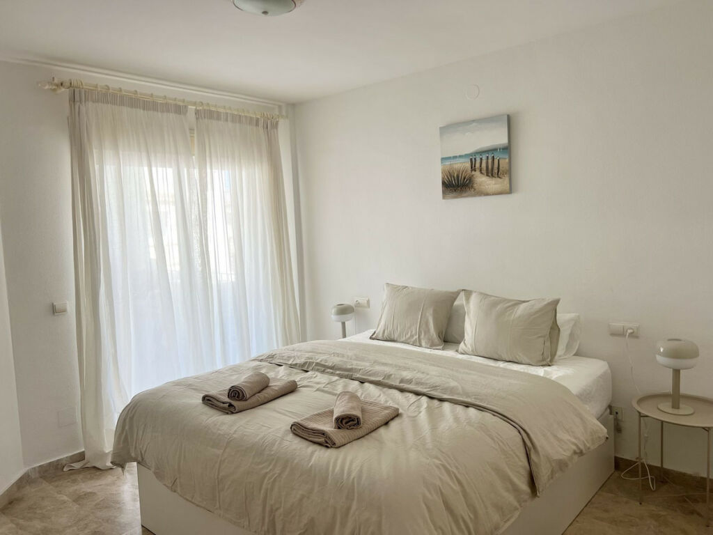 Middle Floor Apartment Calahonda Málaga - image 10