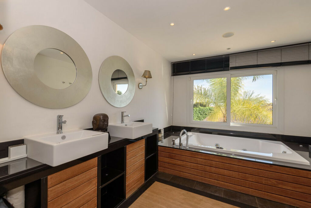 Detached Villa Los Monteros Málaga - image 10