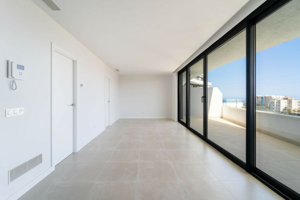 Middle Floor Apartment Fuengirola Málaga - image 10
