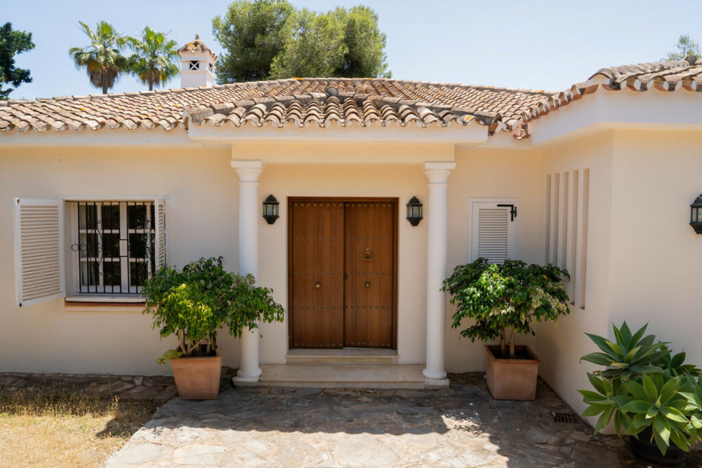 Detached Villa Estepona Málaga - image 10