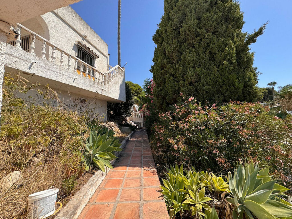 Detached Villa Miraflores Málaga - image 10