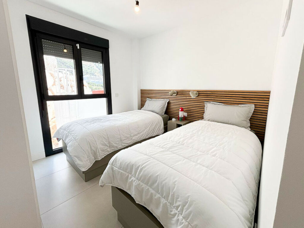 Middle Floor Apartment Fuengirola Málaga - image 10