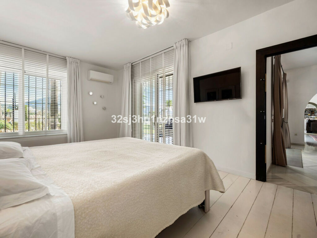 Detached Villa Nueva Andalucía Málaga - image 10