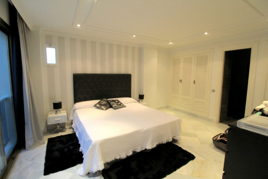 Ground Floor Apartment Puerto Banús Málaga - image 10