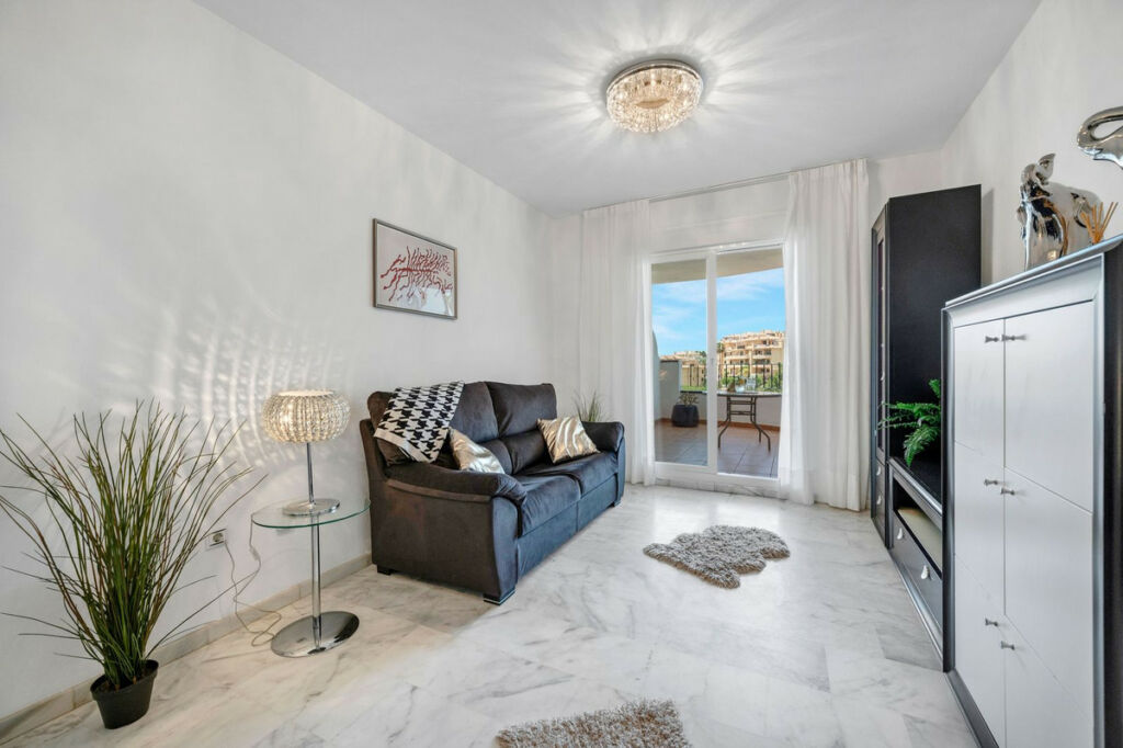 Middle Floor Apartment Riviera del Sol Málaga - image 10