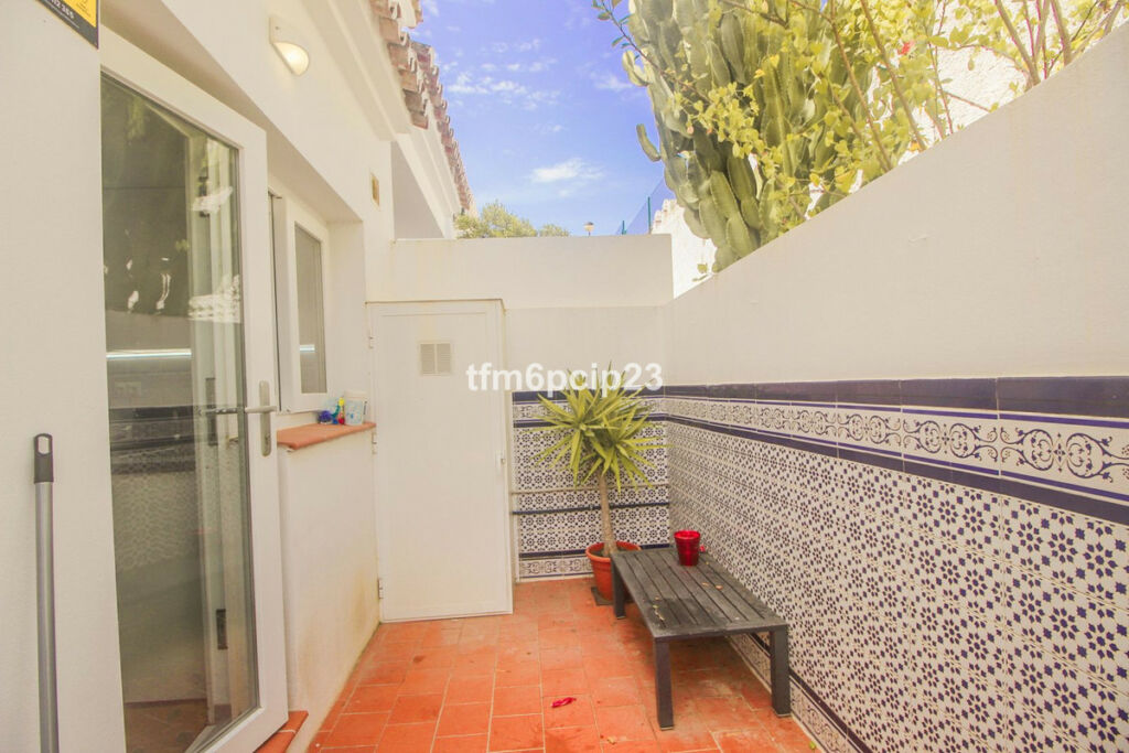 Semi-Detached House La Duquesa Málaga - image 10