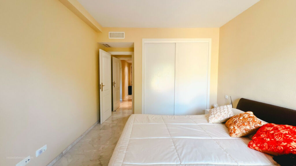 Middle Floor Apartment Reserva de Marbella Málaga - image 10