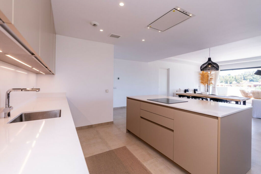 Middle Floor Apartment Estepona Málaga - image 10