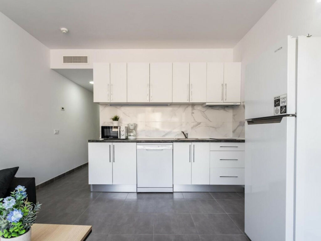 Middle Floor Apartment Fuengirola Málaga - image 10