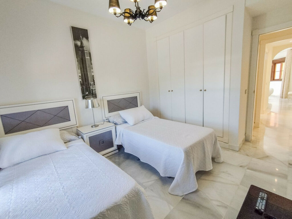 Middle Floor Apartment Hacienda del Sol Málaga - image 10