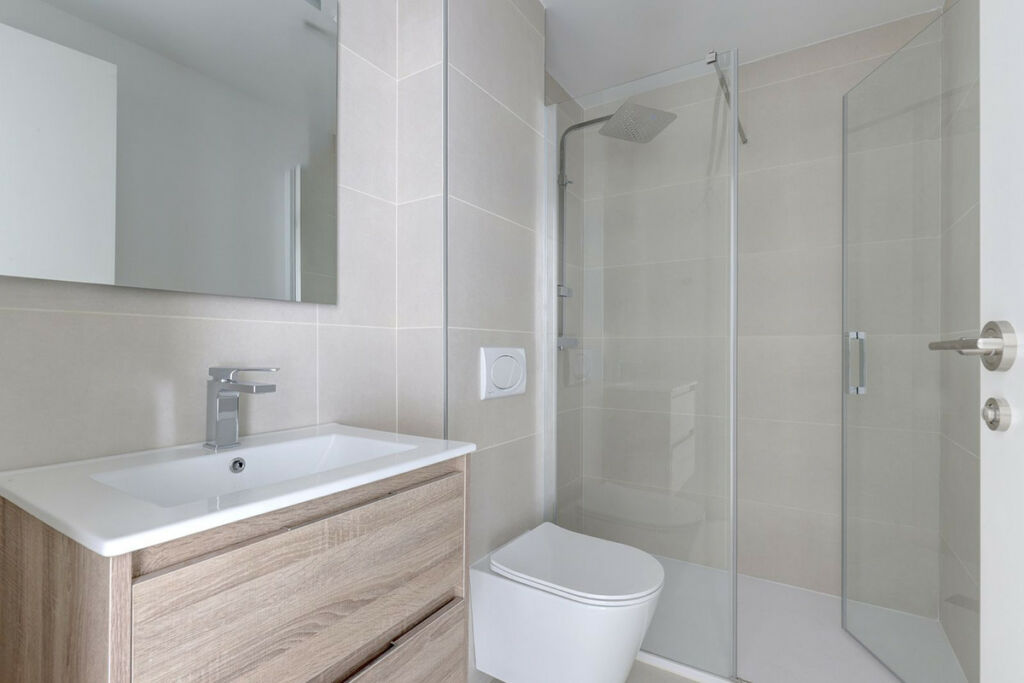 Middle Floor Apartment Fuengirola Málaga - image 10