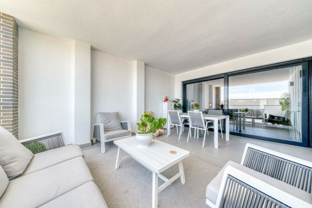 Middle Floor Apartment La Duquesa Málaga - image 10