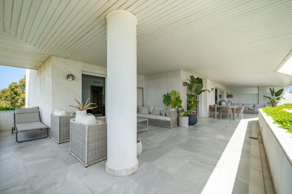 Middle Floor Apartment Puerto Banús Málaga - image 19
