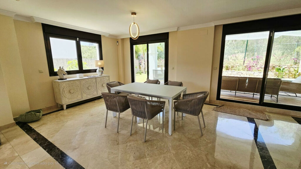 Detached Villa Estepona Málaga - image 10
