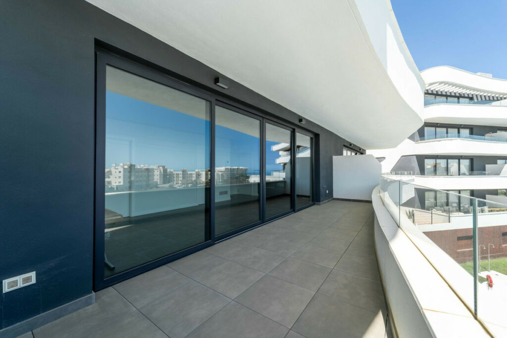 Middle Floor Apartment Fuengirola Málaga - image 10