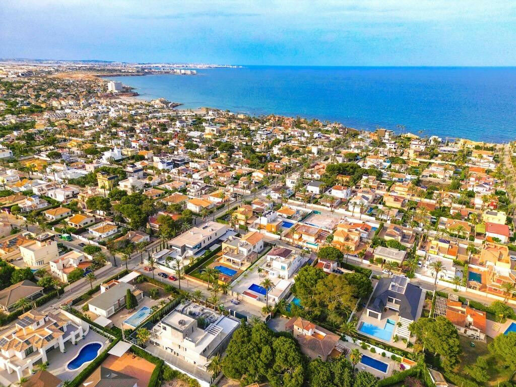 Detached Villa Cabo Roig Alicante - image 10