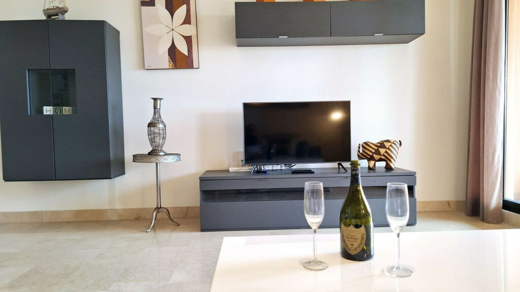 Middle Floor Apartment Doña Julia Málaga - image 9