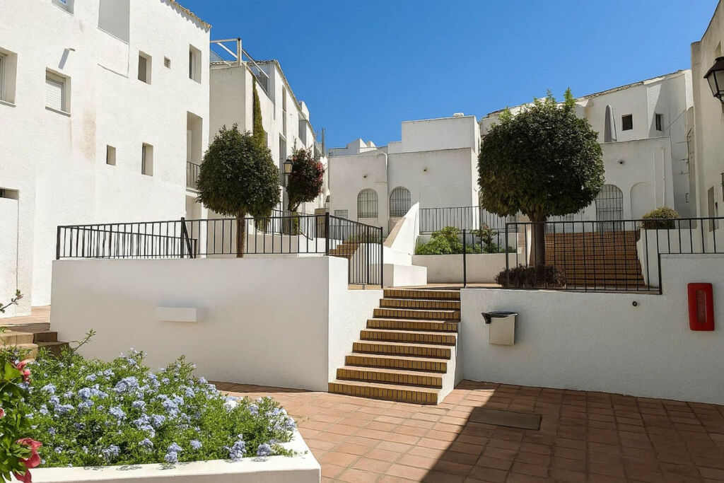 Top Floor Apartment La Duquesa Málaga - image 10