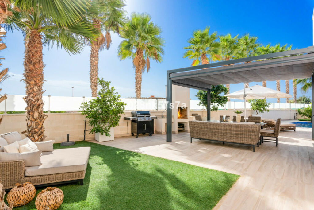 Detached Villa Lomas de Cabo Roig Alicante - image 10