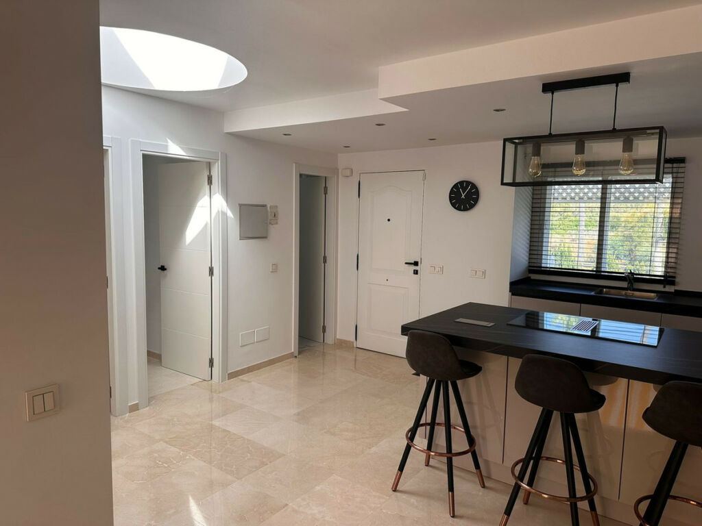 Top Floor Apartment New Golden Mile Málaga - image 10