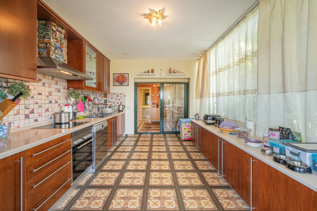 Middle Floor Apartment The Golden Mile Málaga - image 10