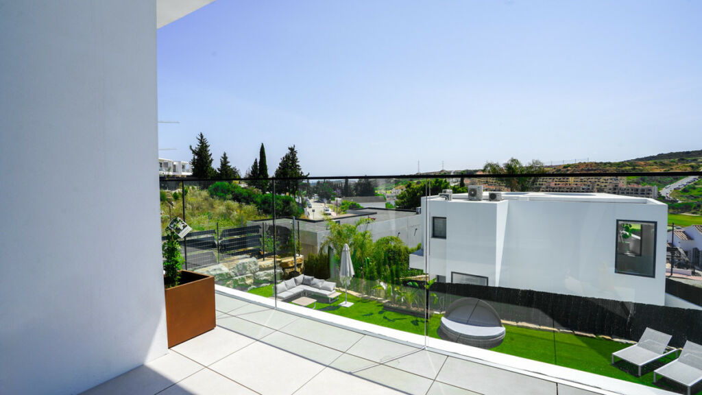 Detached Villa Estepona Málaga - image 10