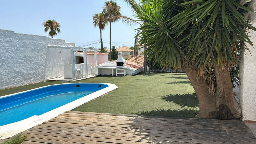Detached Villa Estepona Málaga - image 10