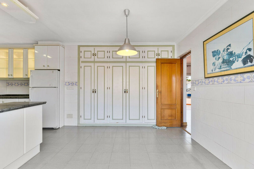 Middle Floor Apartment Fuengirola Málaga - image 11