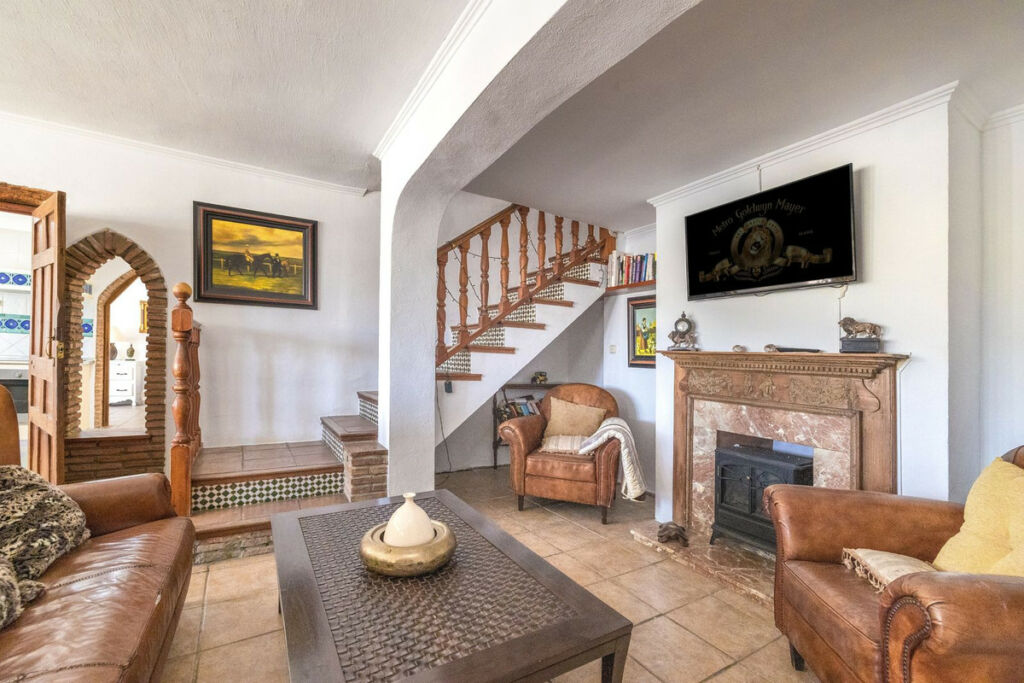 Detached Villa Estepona Málaga - image 28