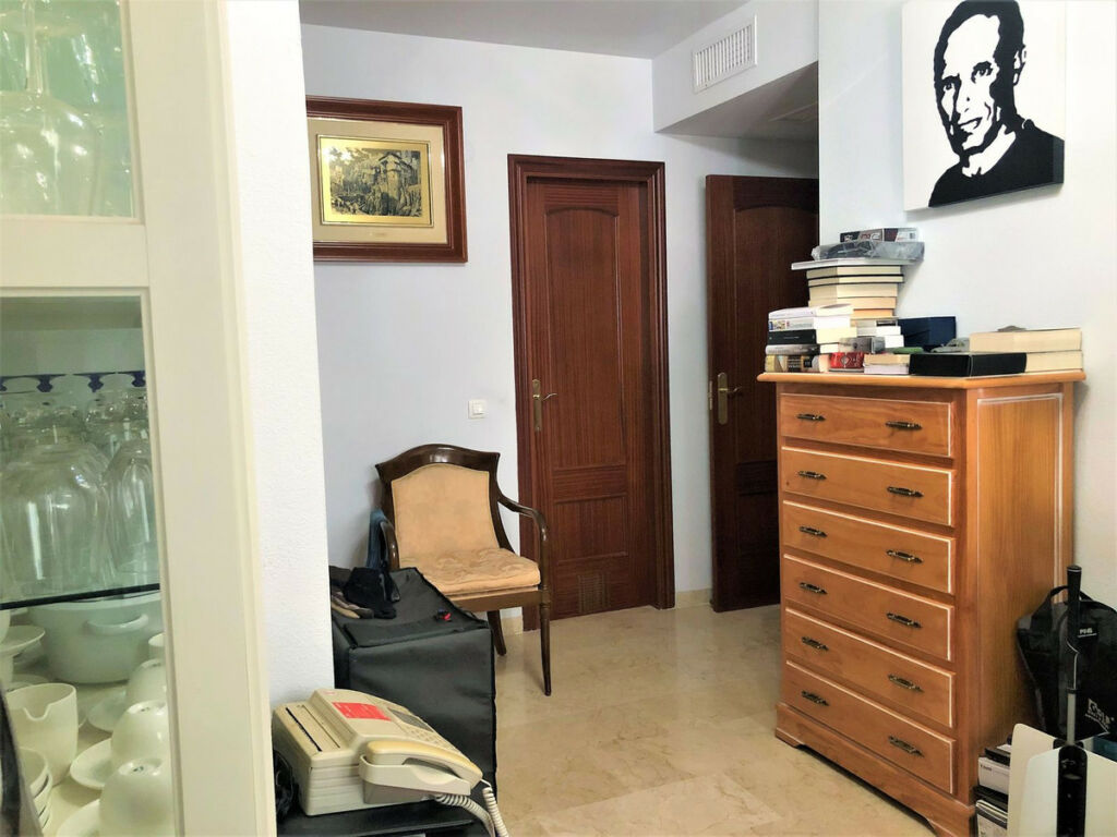 Middle Floor Apartment Fuengirola Málaga - image 11