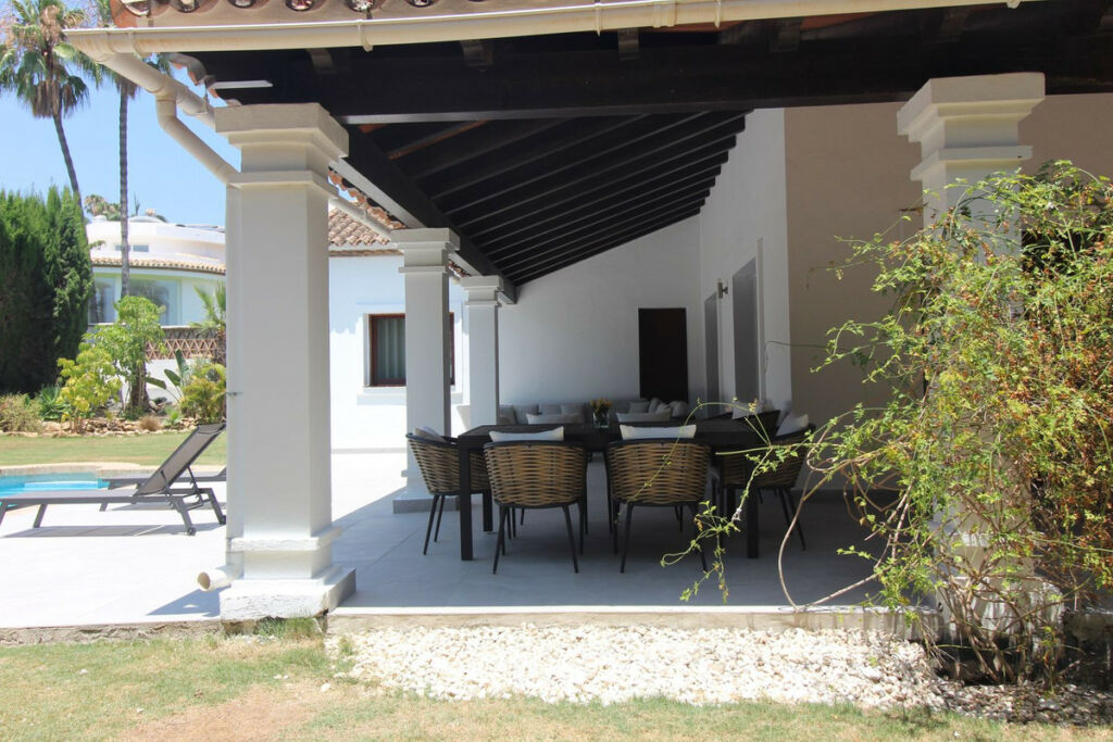 Detached Villa El Paraiso Málaga - image 11