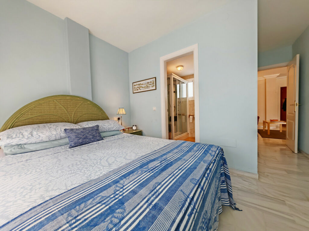 Middle Floor Apartment Elviria Málaga - image 11
