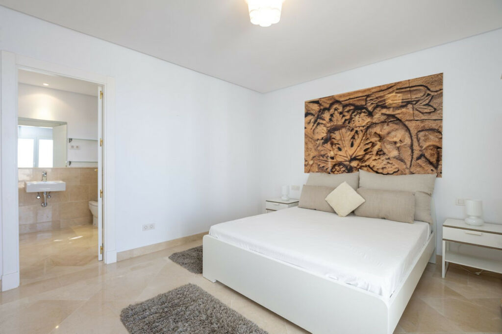 Middle Floor Apartment Nueva Andalucía Málaga - image 11
