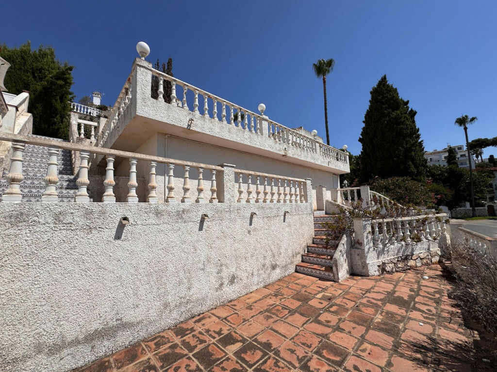 Detached Villa Miraflores Málaga - image 11