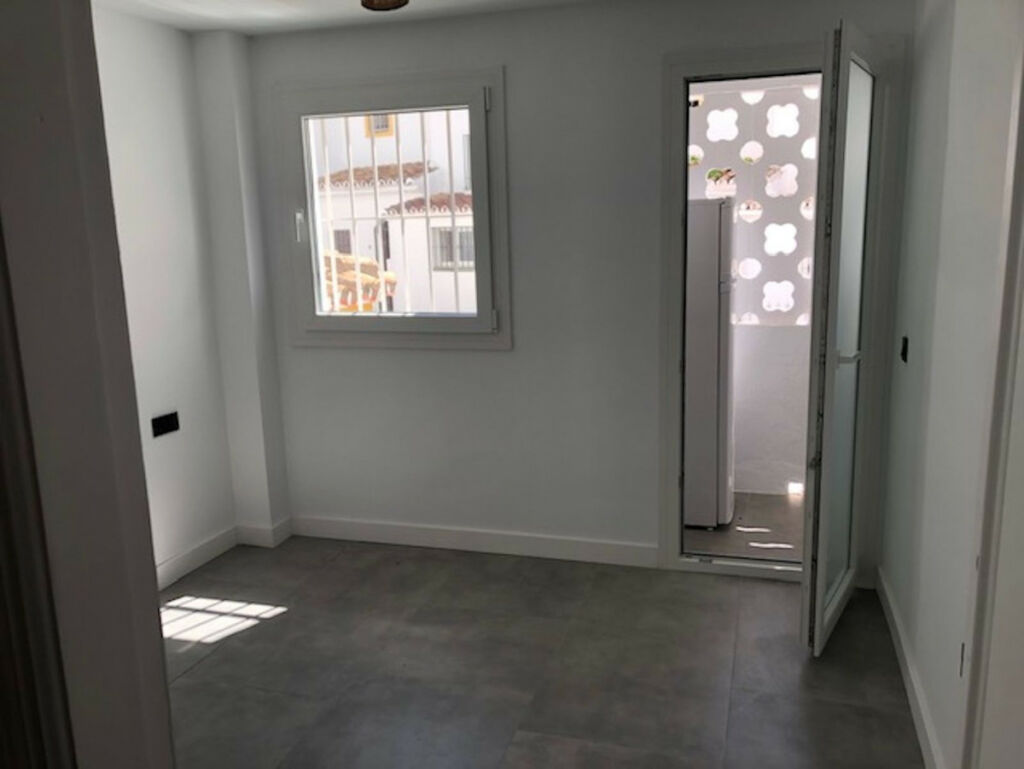 Middle Floor Apartment Benahavís Málaga - image 11