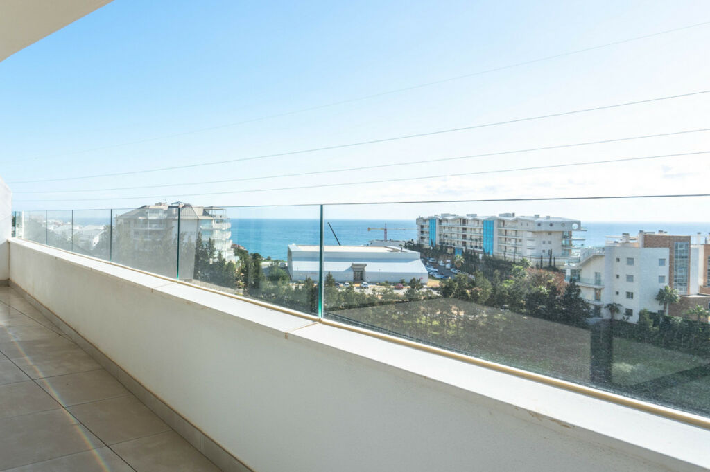 Middle Floor Apartment Fuengirola Málaga - image 11