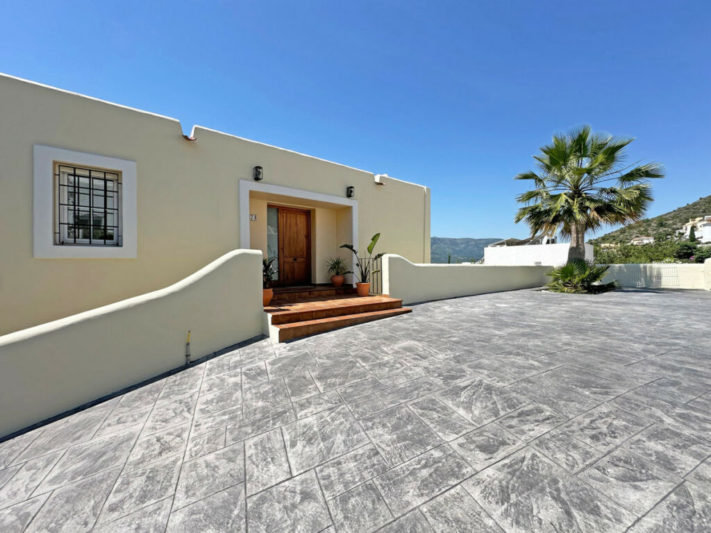 Detached Villa Jalon Alicante - image 11