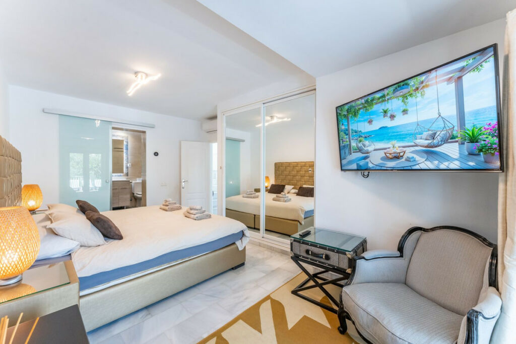 Detached Villa Calahonda Málaga - image 11