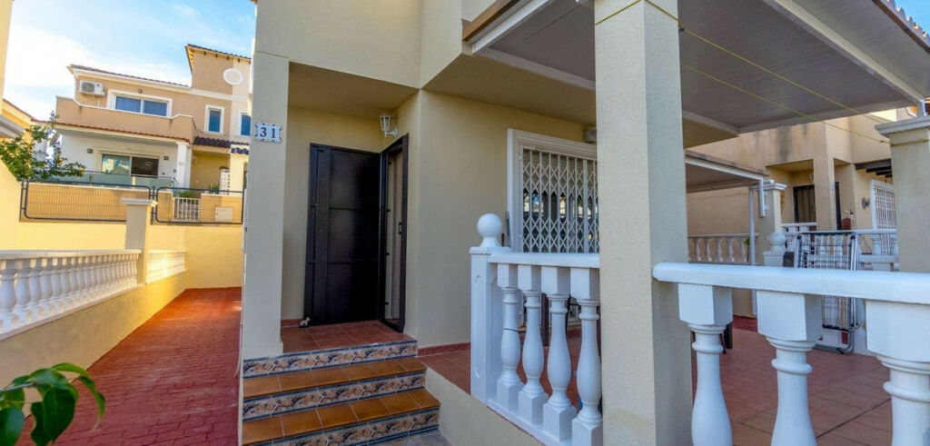 Detached Villa Villamartin Alicante - image 11