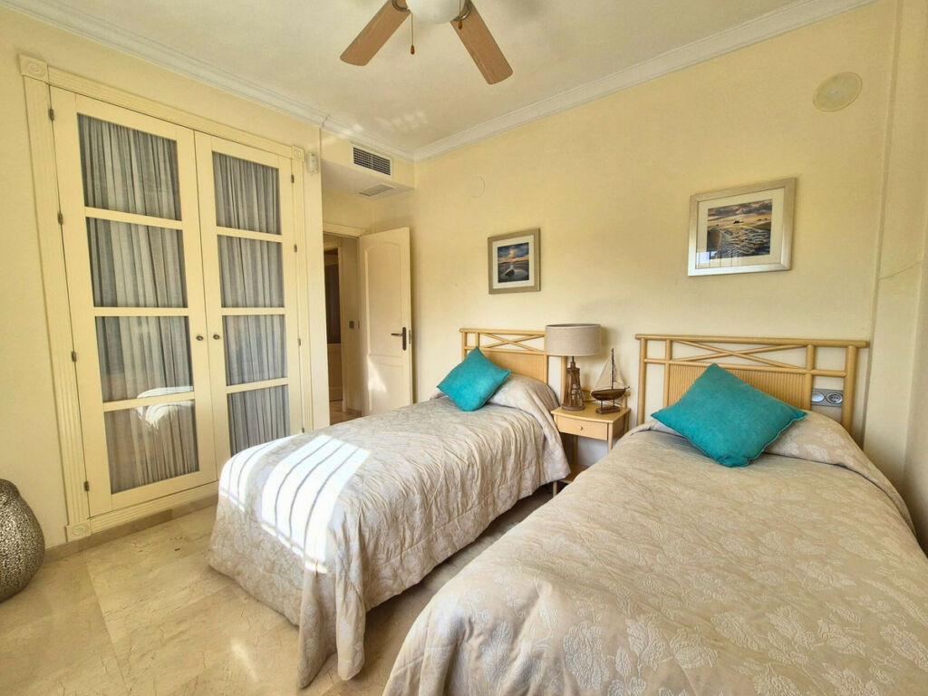 Semi-Detached House San Roque Club Cádiz - image 11