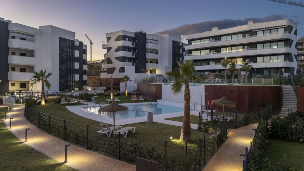 Middle Floor Apartment Fuengirola Málaga - image 11