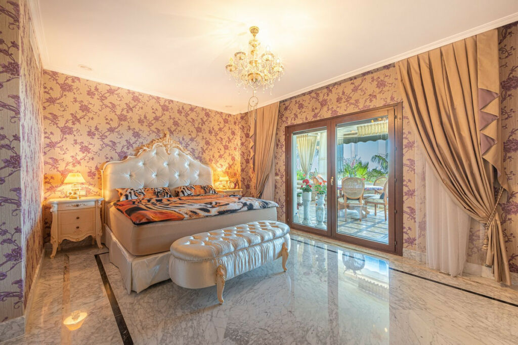 Middle Floor Apartment The Golden Mile Málaga - image 11