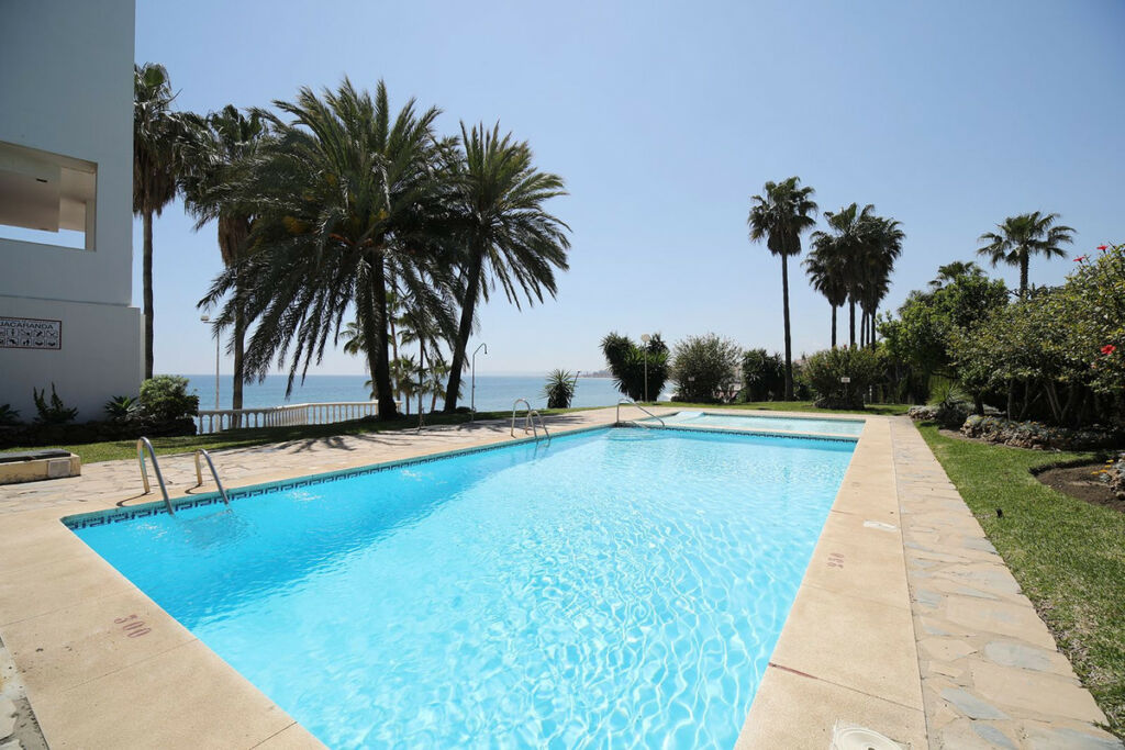 Middle Floor Apartment Estepona Málaga - image 11