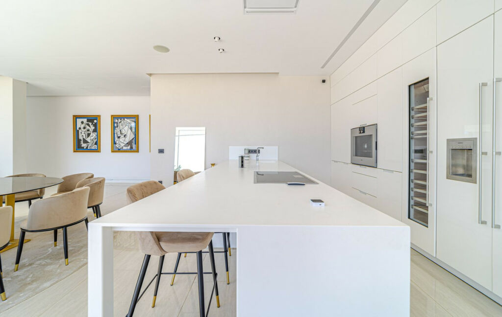 Detached Villa Nueva Andalucía Málaga - image 11